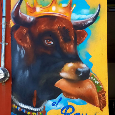 Mural de graffiti en Puebla - comida, rotulos
