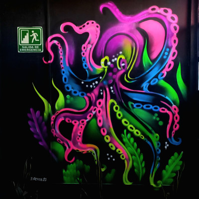 Mural de graffiti en Puebla - bares, animales