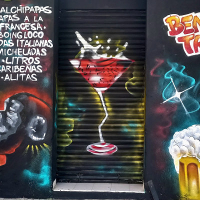 Mural de graffiti en Puebla - rotulos, bares 